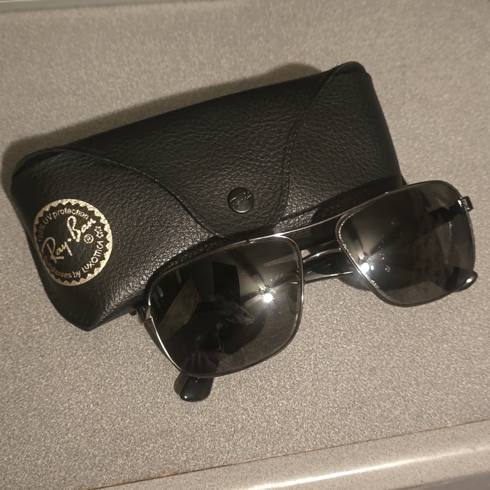 Authentic‼️Please Send To Poshmark Mens black Authentic Aviator Ray-Bans